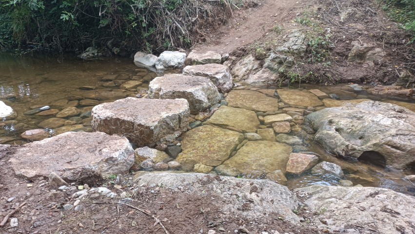Construcció de passeres de pas japonès (riu Congost a la Garriga, el Vallès Oriental)