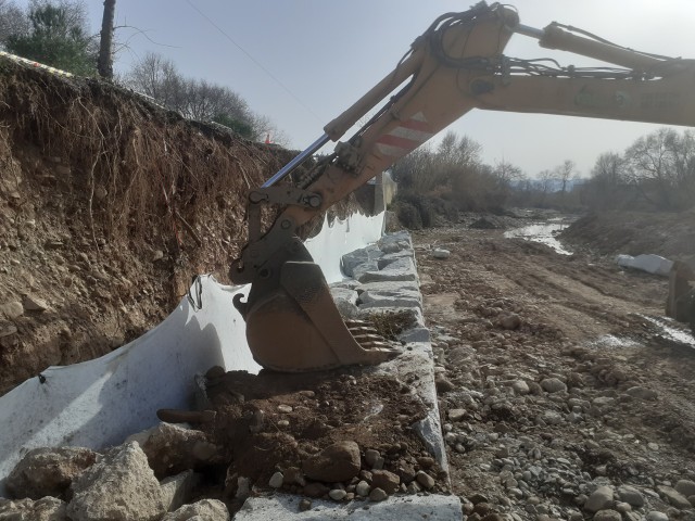 Construcció d’esculleres per a la protecció de col·lectors i camins fluvials (riu Congost a Granollers, el Vallès Oriental)
